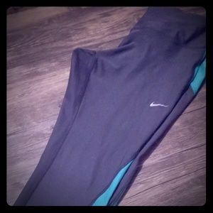 Womens Nike capri Dri-fit workout pants medium